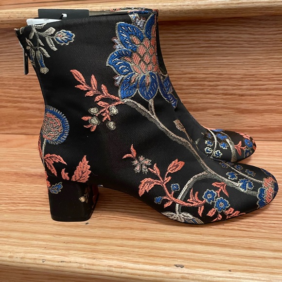 🌸ZARA Floral Embroidered Jacquard Ankle Booties Size 8 🌸 - Picture 5 of 16